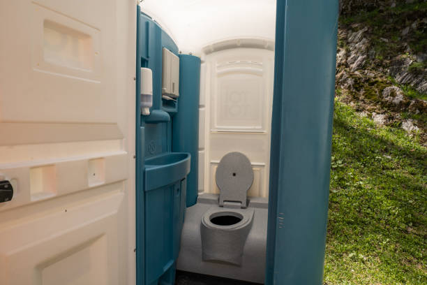 Best Standard Portable Toilet Rental  in Edgeworth, PA